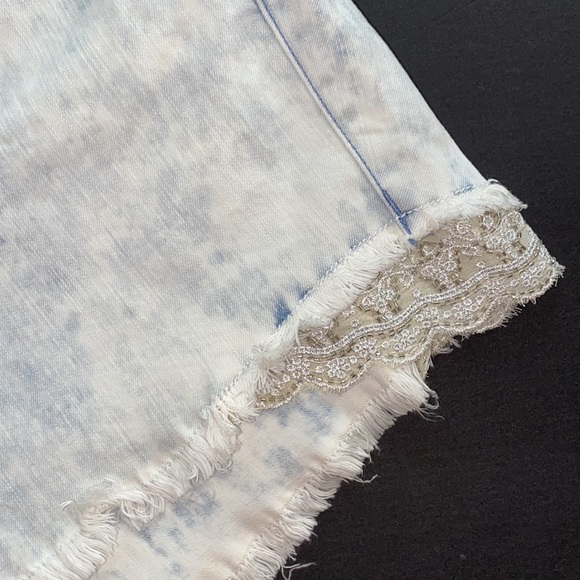 ✨Reduced NWT TORRID shorts - lace & beading - destructed- light wash -Plus Sized - Picture 3 of 14